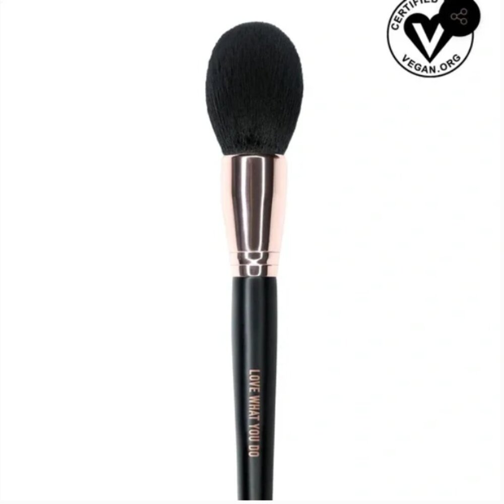 REALHER POWDER BRUSH, New with Tags